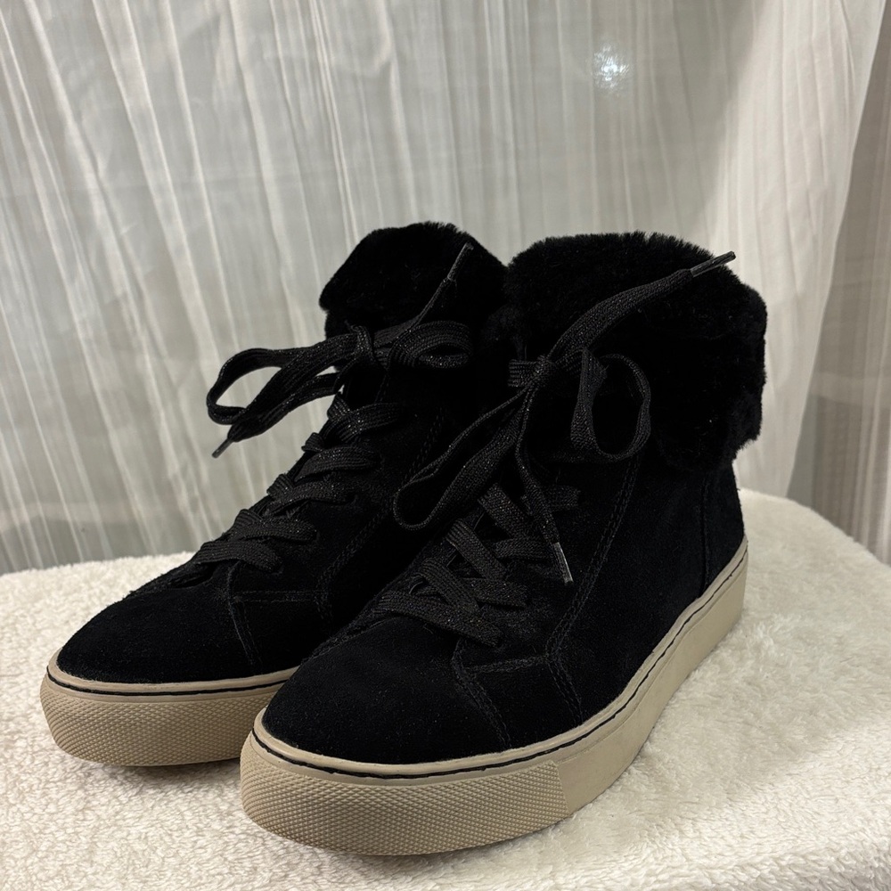 *EUC*Cougar Downey Shearling Waterproof Sneakers, Size 8
